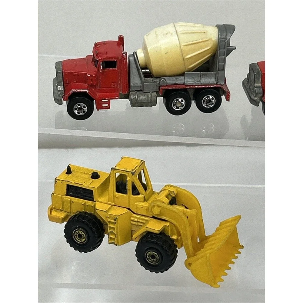 Vtg Hot Wheels Construction Lot Peterbilt Dump Cement Tow Truck Front Loader